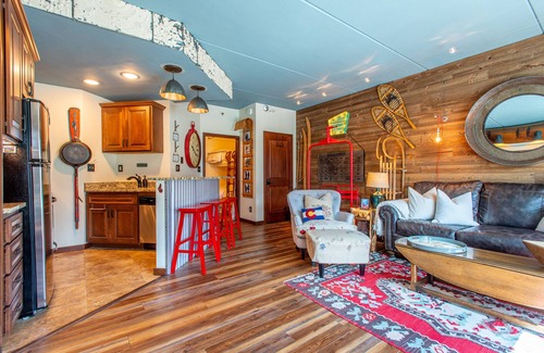Copper Mountain Village Condo | Amazing Views, free wifi, free parking. Industrial Cozy Telemark Lodge studio