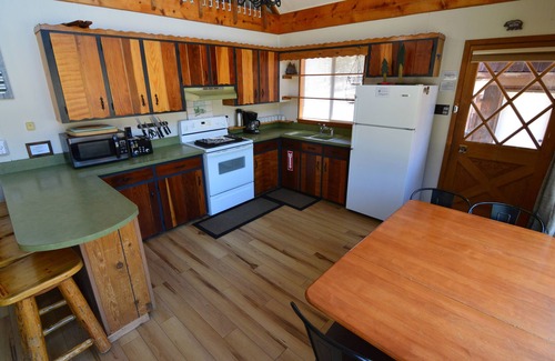 Red River Cabin | Amazing views for families with hot tub, fire pit, griddle, & more!
