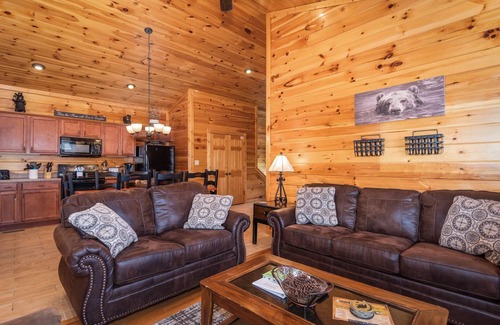 Gatlinburg Cabin | Amazing views! Great for couples & families. Near skiing in Gatlinburg