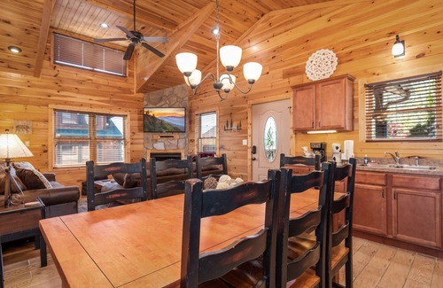 Gatlinburg Cabin | Amazing views! Great for couples & families. Near skiing in Gatlinburg