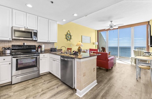 Gulf Shores Condo | ☀️Amazing Views, Hot Tubs, Pools, Smart TVs☀️