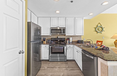 Gulf Shores Condo | ☀️Amazing Views, Hot Tubs, Pools, Smart TVs☀️
