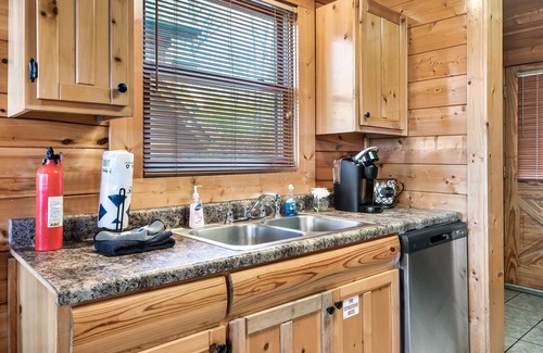 Pigeon Forge Cabin | Amazing Views! Hot tub *Game Room *3 Decks *Clean