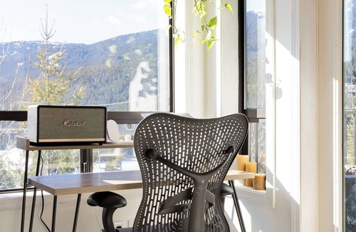 Whistler Creekside Apartment | Amazing Views, Hot tub & Slopeside