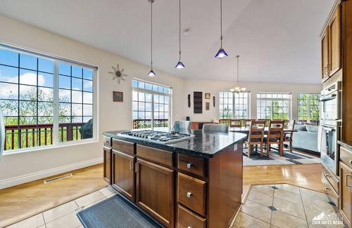 Anchorage House | Amazing Views - Ocean & Mountains! Chef's Kitchen, Sauna, Work from Home!
