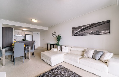 Brisbane Apartment | Amazing views of Brisbane river Story Bridge