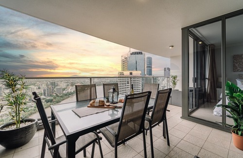 Brisbane Apartment | Amazing views of Brisbane river Story Bridge