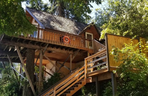 Manson Cabin | Amazing views of Lake Chelan! Unique "Treehouse" cabin with 2 bedrooms & 1 bath