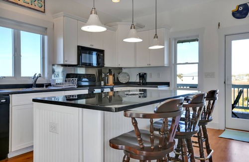 Long Beach House | Amazing views, steps to the ocean - OKI gem