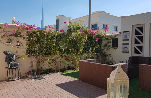 Jumeira 1 Villa | Amazing Villa over looking Burj khalifa in the centre of Dubai