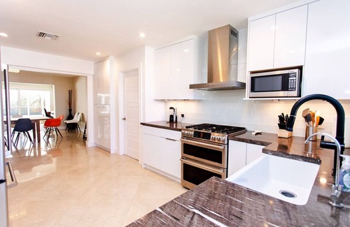 Hollywood Lakes Villa | Amazing Villa WALK 5 minutes to Hollywood Beach