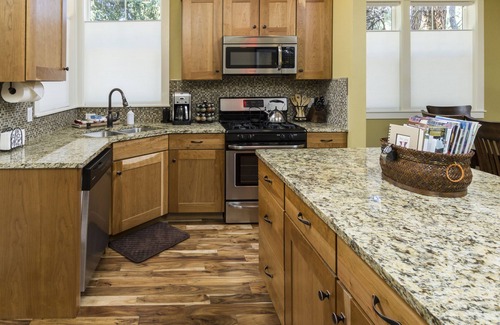 River West House | Amazing West Side * 2 King Suites * Walk Everywhere * 8 Person Hot Tub