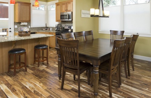 River West House | Amazing West Side * 2 King Suites * Walk Everywhere * 8 Person Hot Tub