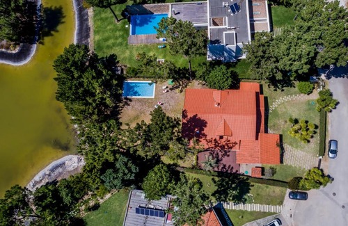 Charneca de Caparica e Sobreda House | Amazing Wooden House in Aroeira Golf Courses