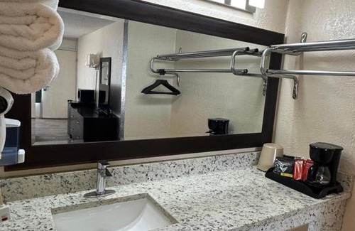 Perryton Hotel | Ambassador Inn