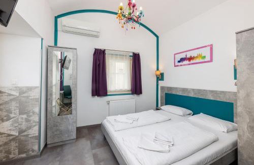 Inner City Budapest Apartment | Amber Gardenview Studios Downtown