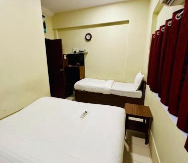 Vile Parle West Hotel | Amber Guest House