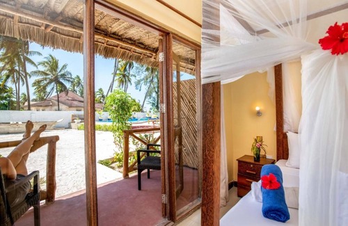 Pongwe Cabin | Amber Lodge