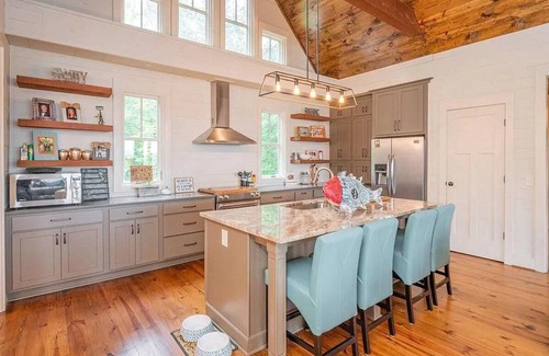 Jacksons' Gap House | Amber Skies: Tranquil Lakefront Escape. Perfect for Families and Events!