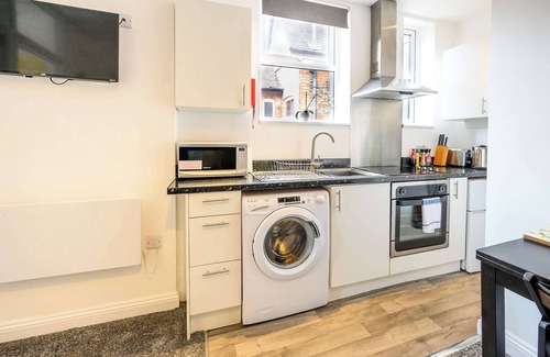 Moseley Apartment | Amber Suite Moseley Birmingham StayStaycations