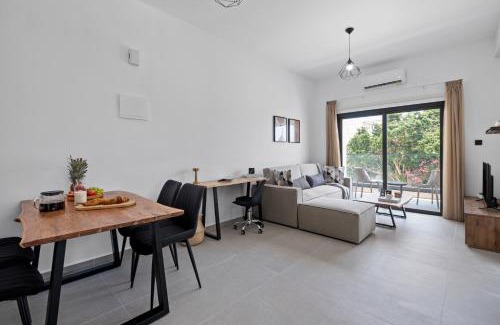 Universal Apartment | Amber Suites by Nomads