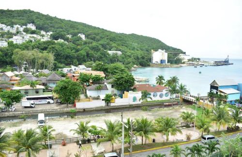 Ocho Rios Apartment | Ambleside & Turtle beach towers