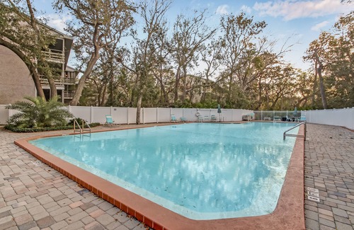 Fernandina Beach Condo | Amelia Landings | Screened Porch | Wooded View | Community Pool | Short Walk to Beach