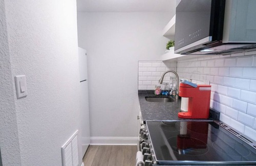 Helen Condo | Amelia's Apartment 2b/1ba Wi-Fi, TV, Kitchen, W/D, Patio