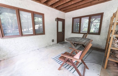 Helen Condo | Amelia's Apartment 2b/1ba Wi-Fi, TV, Kitchen, W/D, Patio