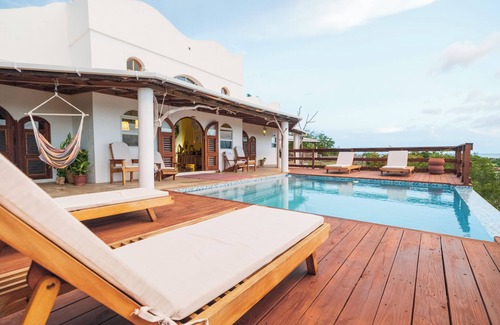 Treasure Beach House | Amelia’s your private, fully staffed Jamaican Retreat, walk to sea & best views