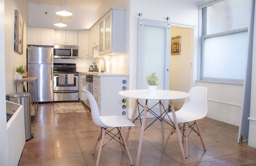 Downtown Los Angeles Condo | Amenity Galore Trendy Loft In the Center of DTLA