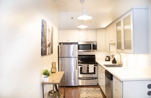 Downtown Los Angeles Condo | Amenity Galore Trendy Loft In the Center of DTLA