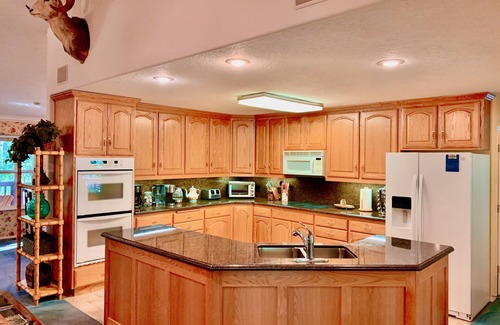 Island Park Cabin | American Bison Lodge+10Miles2YNP+Hottub+Wifi+AC