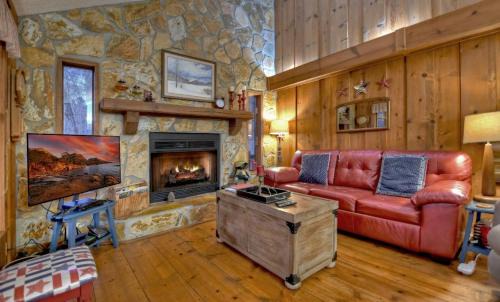 Blue Ridge Villa | American Dream Americana decor close to downtown Blue Ridge