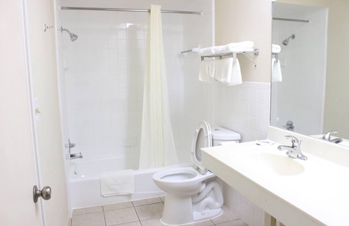 Pratt Hotel | American Inn Motel