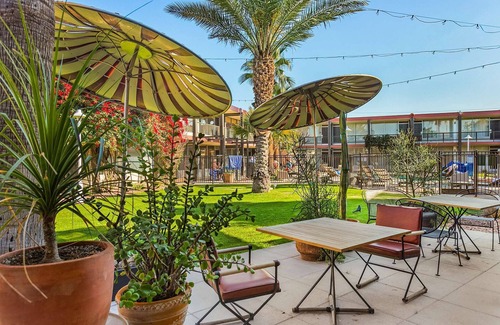 Papago Parkway House | American Pasqueflower Suite