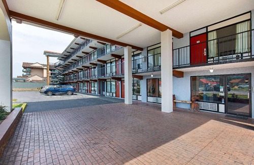 Pigeon Forge Hotel | Americana Inn a Travelodge by Wyndham