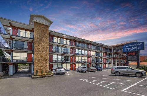 Pigeon Forge Hotel | Americana Inn a Travelodge by Wyndham