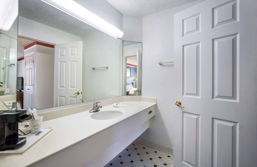 Dupont Hotel | Americas Best Value Inn Denver