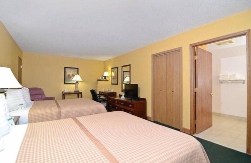 Iola Hotel | Americas Best Value Inn Iola