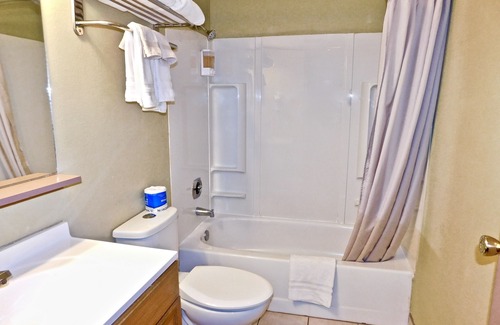 Turnagain Hotel | Americas Best Value Inn & Suites Anchorage Airport