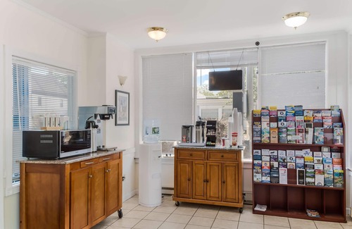Hyannis Hotel | Americas Best Value Inn & Suites Hyannis Cape Cod