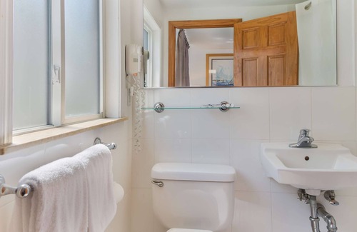 Hyannis Hotel | Americas Best Value Inn & Suites Hyannis Cape Cod