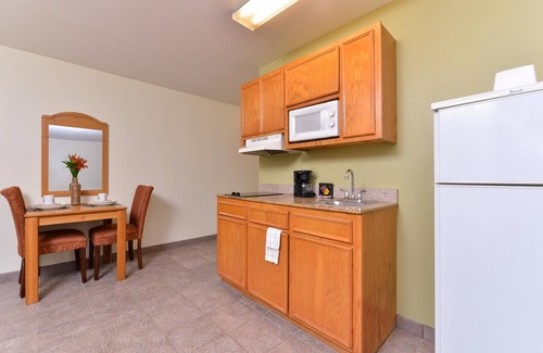 Winnie Hotel | Americas Best Value Inn & Suites Winnie