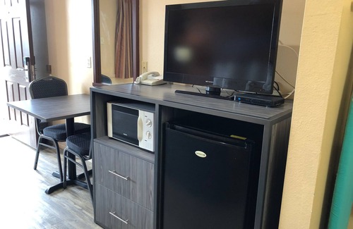 Junction Hotel | Americas Best Value Inn The Legends Inn