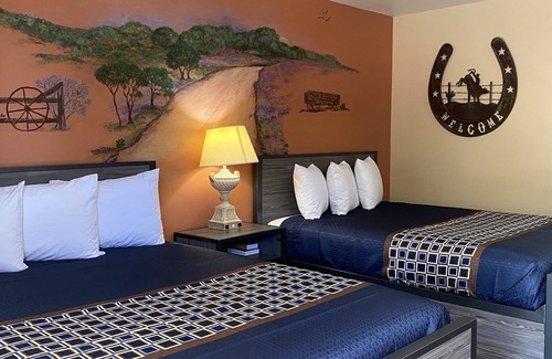 Junction Hotel | Americas Best Value Inn The Legends Inn
