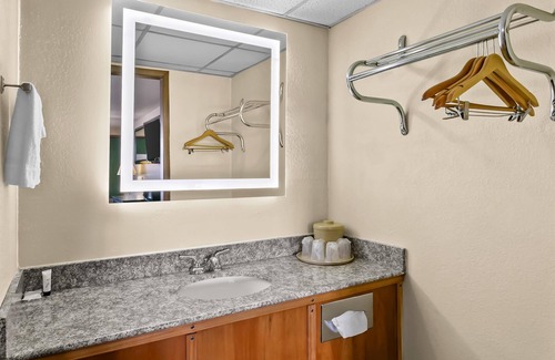 Martinsburg Hotel | Americas Best Value Inn Martinsburg