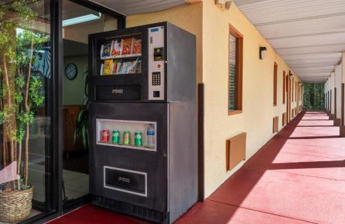 Montezuma Hotel | Americas Best Value Inn-Montezuma