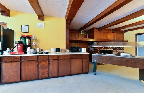 South Boston Hotel | Americas Best Value Inn & Suites South Boston