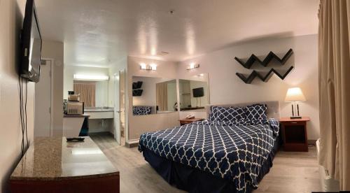 Westminster Triangle Hotel | Americas Inn & Suite